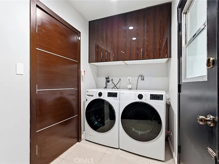 5836 Winnetka Ave — Photo 6