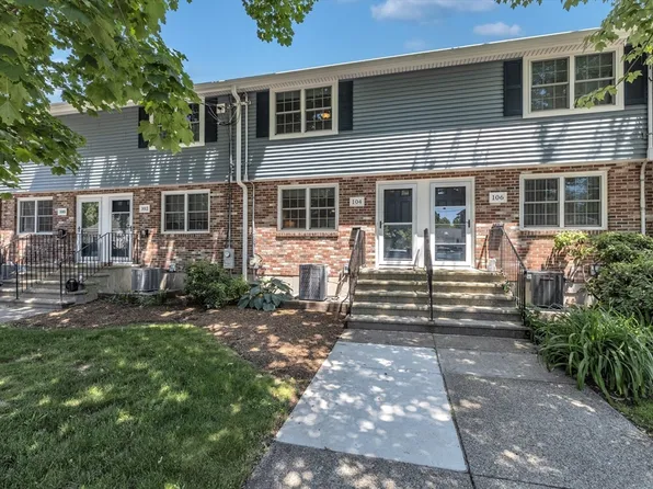 104 Hooper Rd #104, Dedham, MA 02026