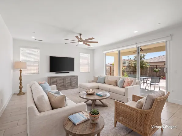 4486 Crown Bluffs Dr, Madera, CA 93636