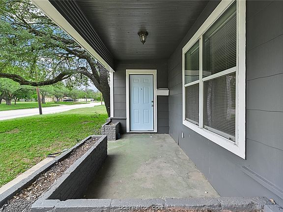 3rd image of 1813 S College Ave