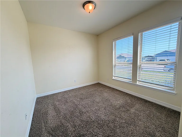1816 Chesapeake Bay Dr — Photo 32