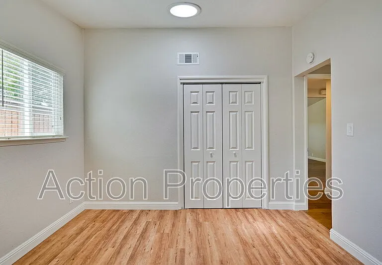 1125 Burgoyne St — Photo 14