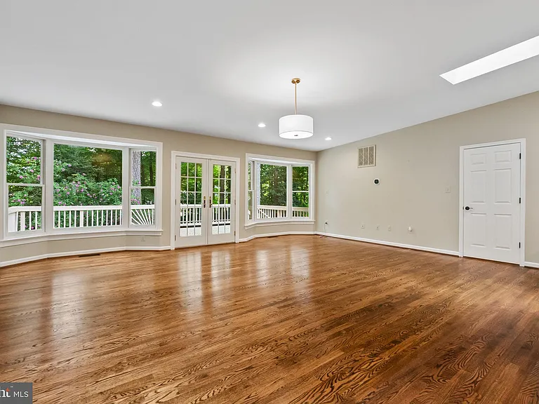 6506 Bellamine Ct — Photo 3