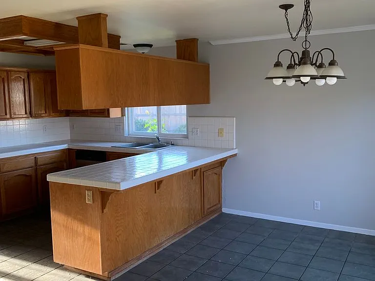 3208 Holly Ct — Photo 10