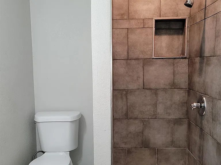 822 Retama St — Photo 15