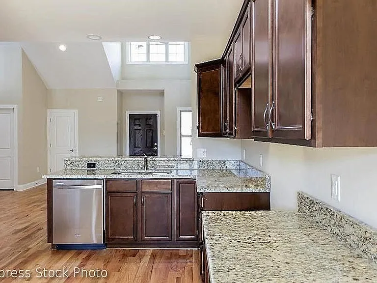 111 Cypress Cir — Photo 17