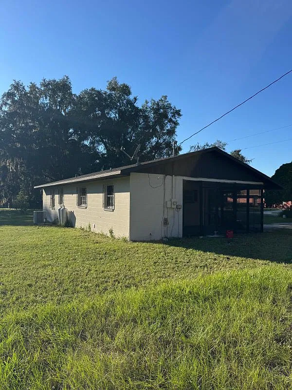 3 bed, 1.0 bath, 950 sqft, $1,500 — Photo 1