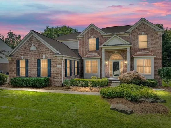 1700 Covington Woods Ln, Lake Orion, MI 48360
