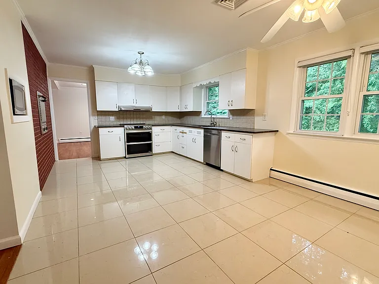 21 Byron Pl — Photo 8