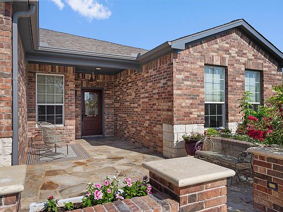 2nd image of 105 Duck Creek Ln