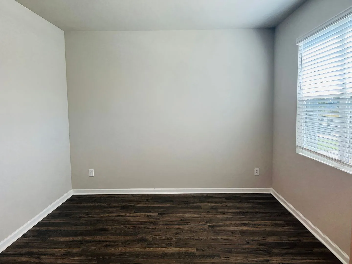 WOW! This 5 bedroom, 3 full bathroom home in Newnan is a must see! — Photo 3
