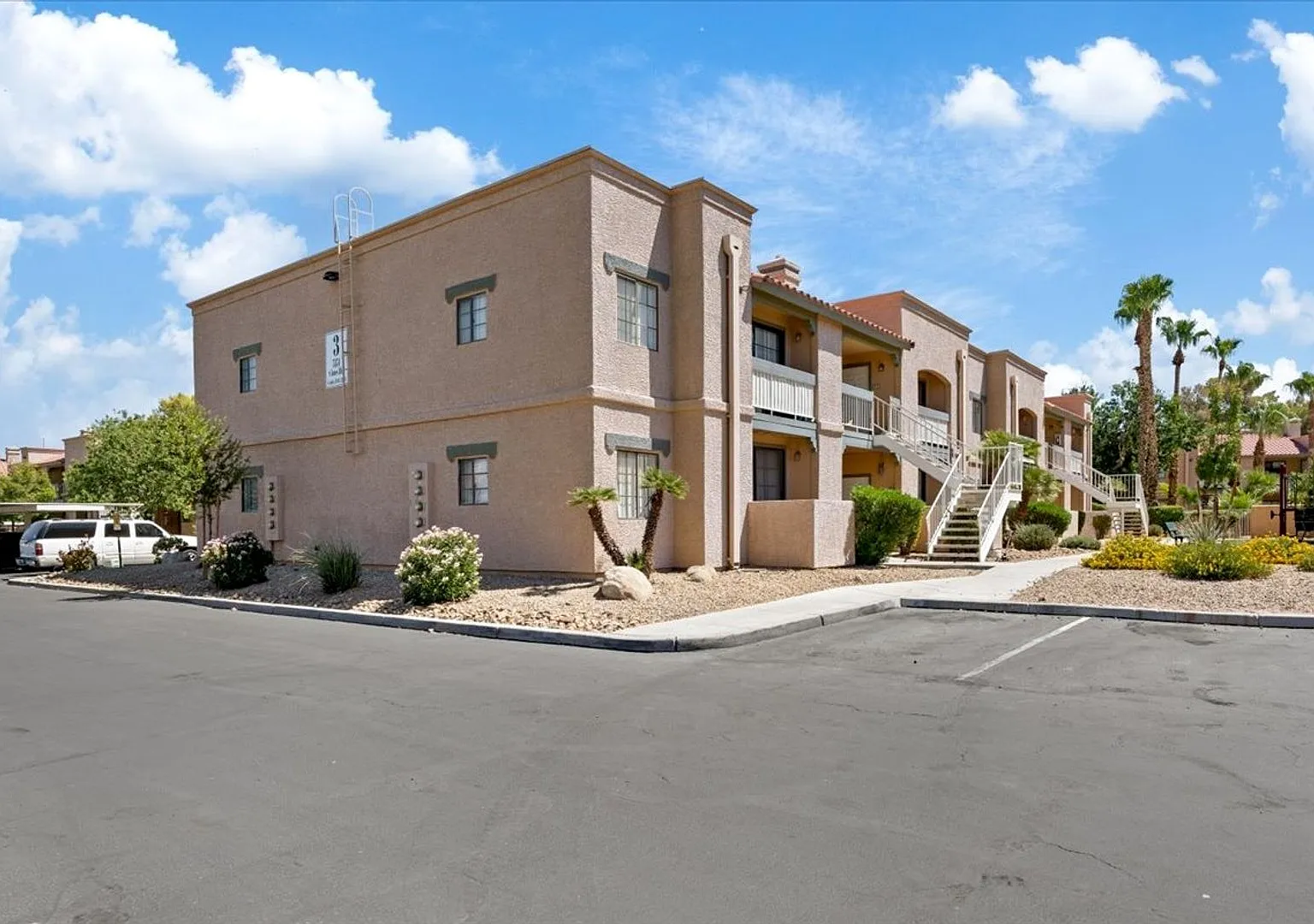 One bedroom one bath Condominium in Alexis Heights! — Photo 1