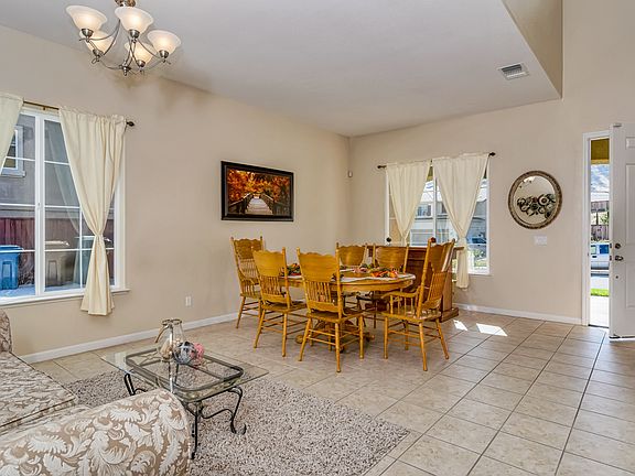 5th image of 4020 Oak Knoll St