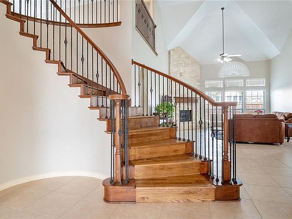 3rd image of 12089 Foxwood Ln