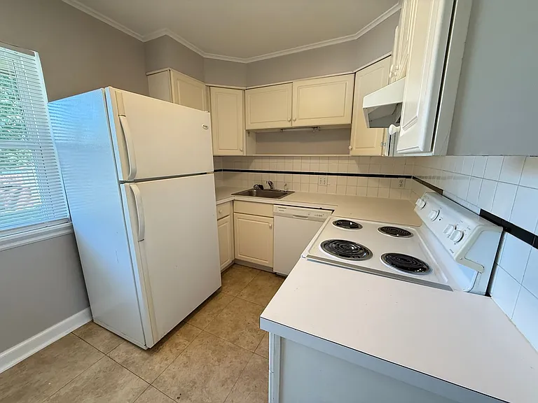 2737 E 3rd St — Photo 5