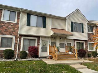 17403 Utica Oaks Ln, Roseville, MI 48066