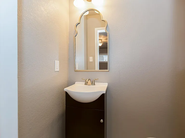1520 NE 54th St — Photo 16