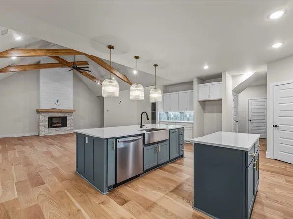 1320 Tiffany St, Centerton, AR 72719