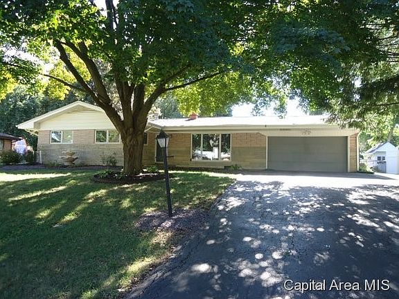 2nd image of 6 Oakwood Dr