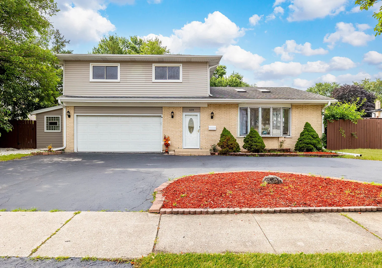 4 bed, 3.0 bath, 2191 sqft, $3,750 — Photo 1