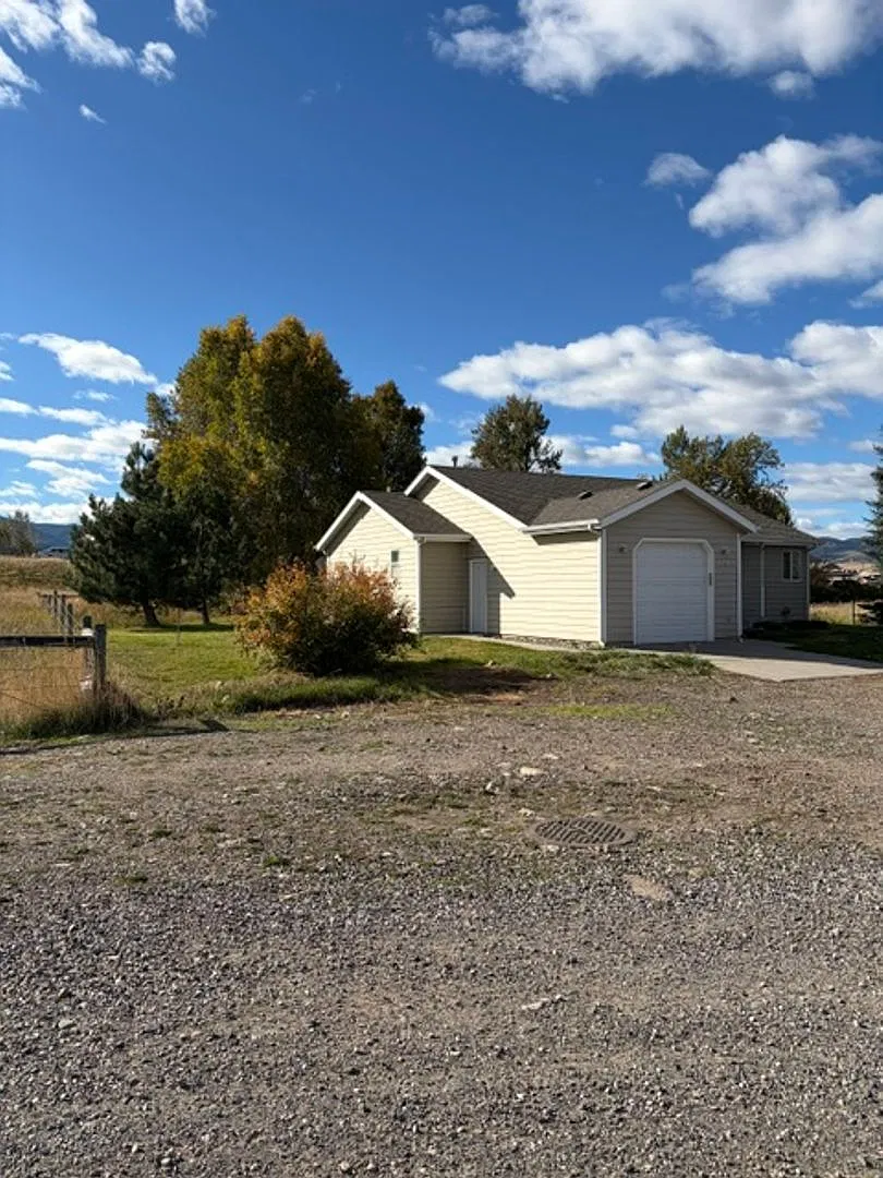 Wide Open Spaces - 3 Bedroom 2 Bathroom House in Gallatin Gateway — Photo 4