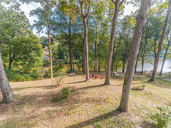 4th image of 3362 Wellesley Point NW