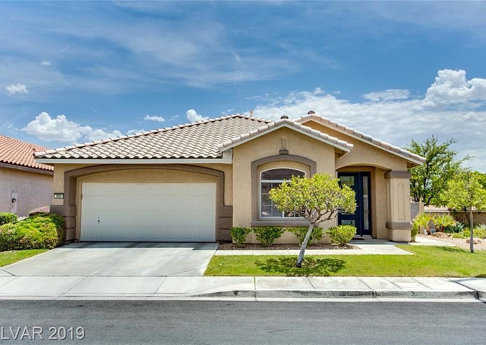 Exterior Front - beautiful curb appeal - corner lot!