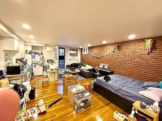 3rd image of 62 W 70th St APT 1B