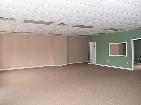 4th image of 800 W Oglethorpe Blvd
