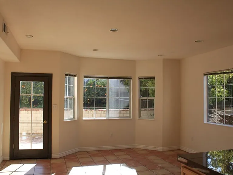 4527 Hollister Ave — Photo 5