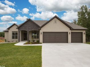 9701 Oak Heights Dr, Sherwood, AR 72120