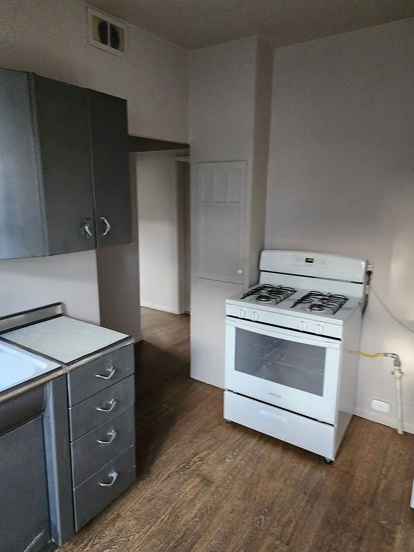 1 Bedroom Single-Family Home in Great Falls — Photo 4
