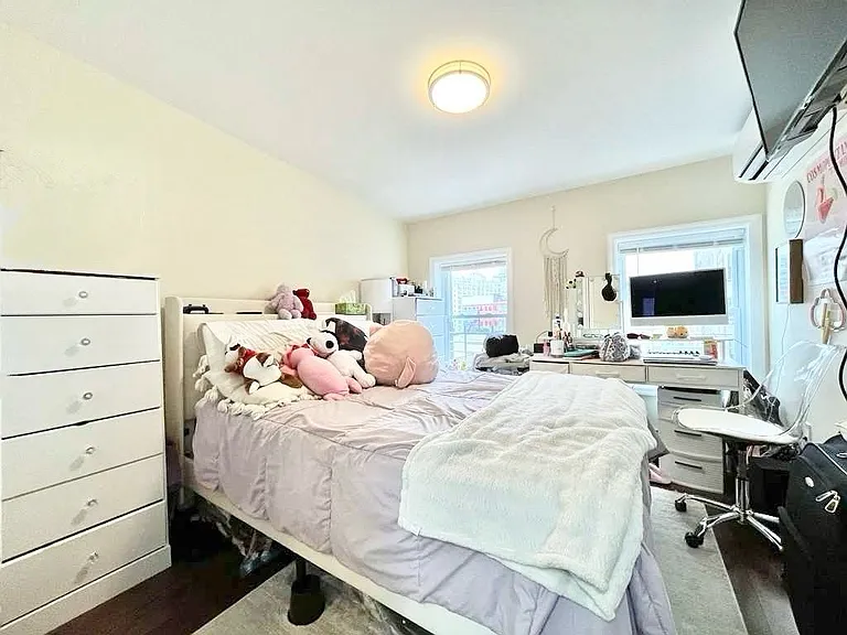 35 N Oxford St #3 — Photo 2