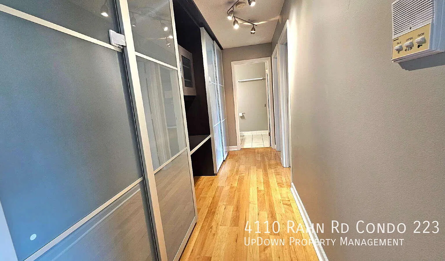 Charming 2-Bedroom Condo in Eagan Spacious 900 Sq Ft Living! — Photo 1