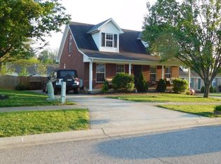 6306 Lure Ct, Louisville, KY 40229