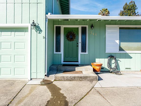 3rd image of 1344 Laurel Avenue