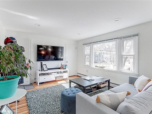 3rd image of 30 Bayard St #1