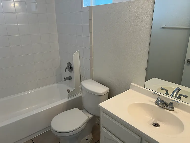 3100 E 7th St #9 — Photo 10