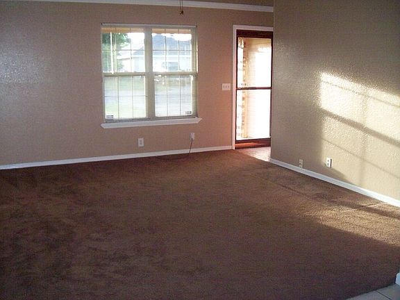5th image of 1204 Lisa Ln