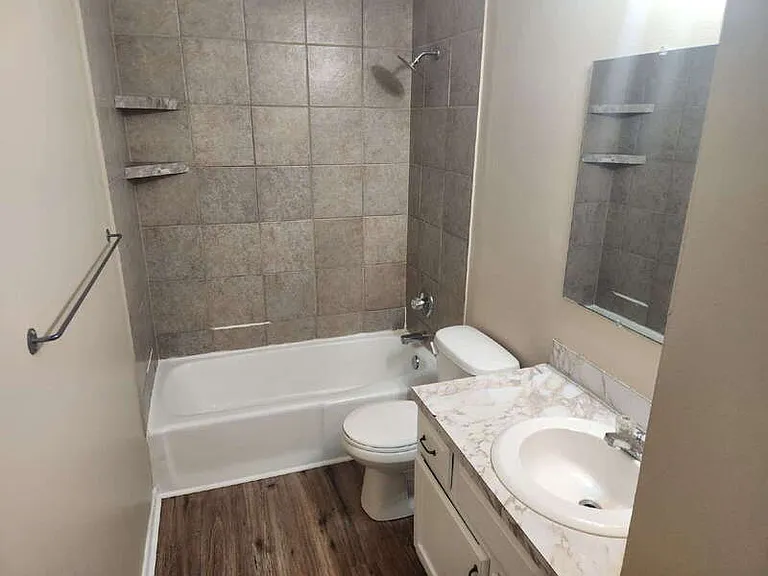 1010 Linden Dr — Photo 10