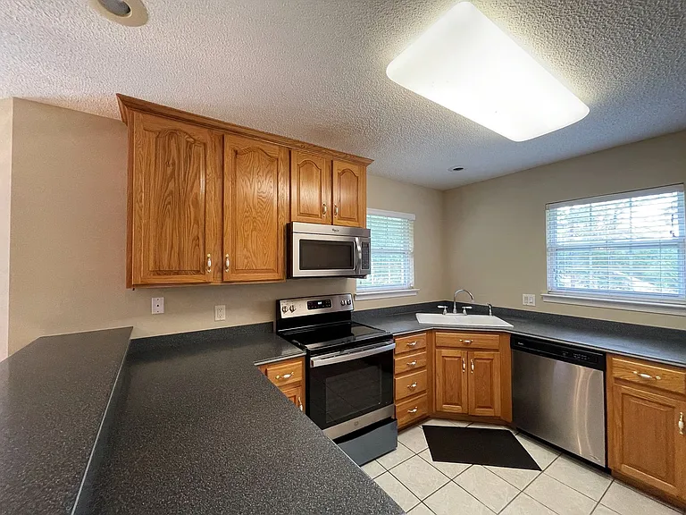 205 Wedgewood Ln — Photo 10