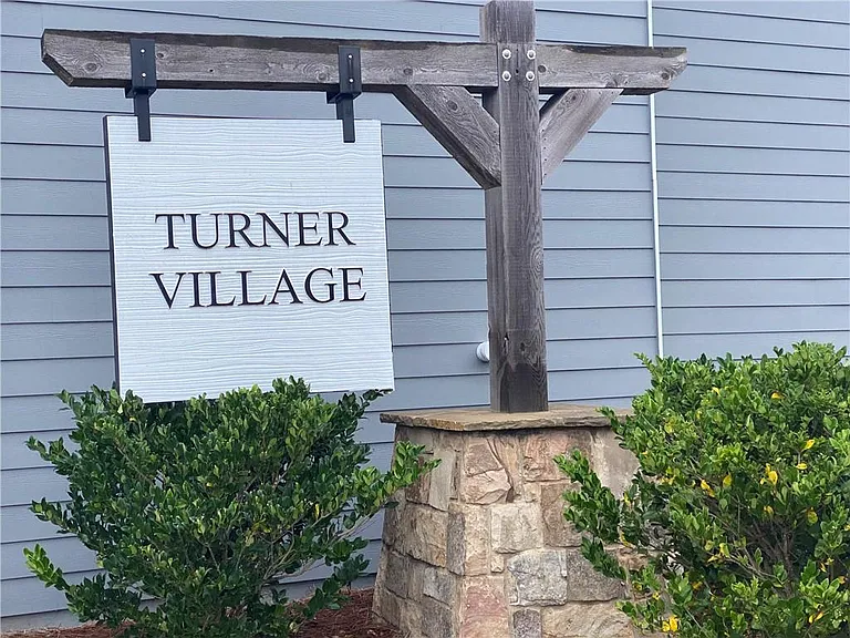 239 Turner Ln — Photo 34