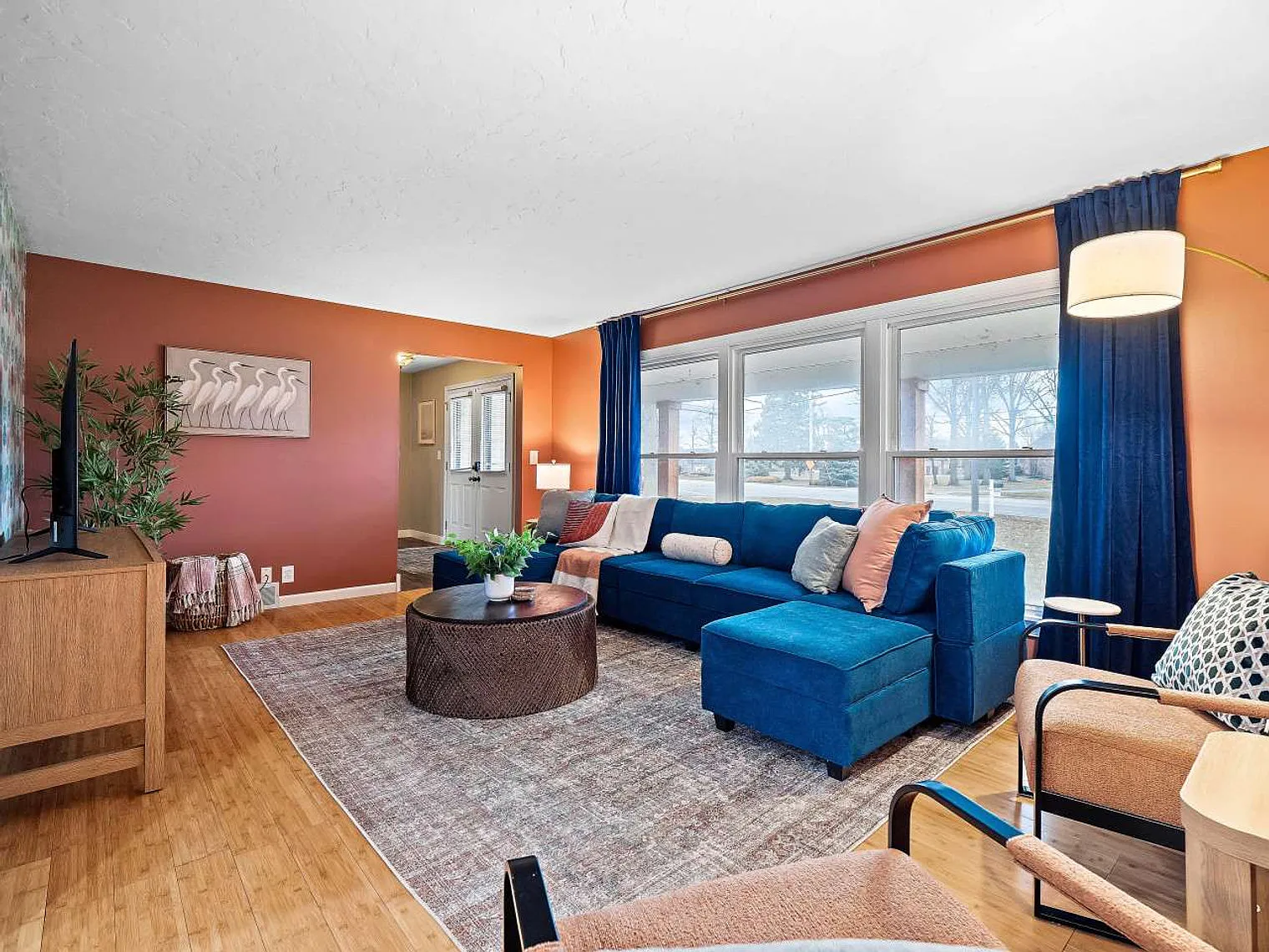 4 bed, 2.0 bath, 1614 sqft, $6,013 — Photo 2