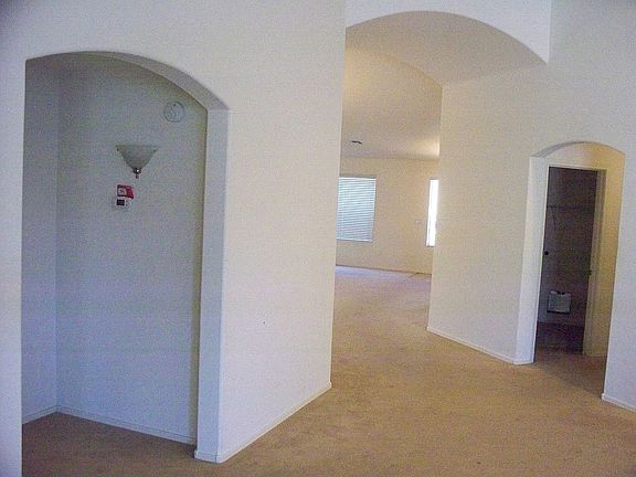 2nd image of 676 E Black Diamond Dr