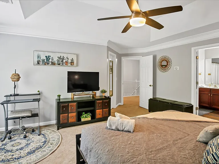114 Creighton Ln — Photo 9