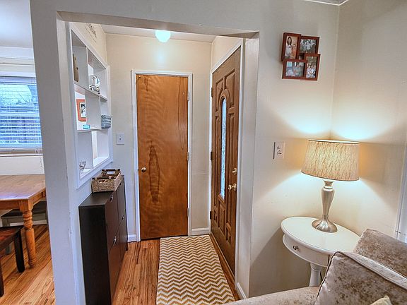 3rd image of 9924 Deering St
