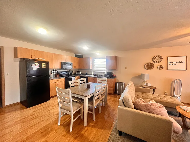 319 W Pawnee Ln #A — Photo 3