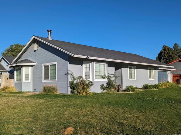 725 Gem Dr, Susanville, CA 96130