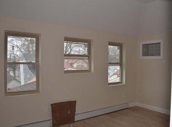 2nd image of 731 Wilcox Ave