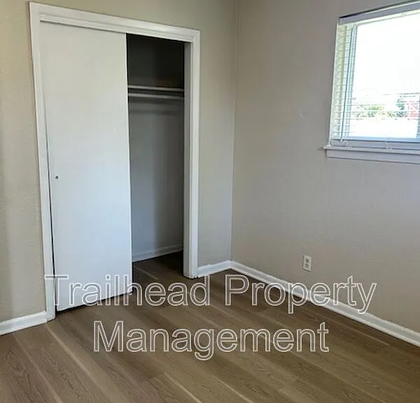 4208 Lloyd St — Photo 9